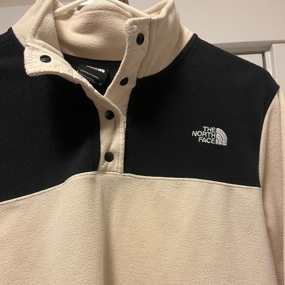 The Northface Glacier snap pullover top - Picture 3 of 5